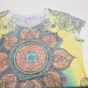 Loop 18 Mandala Graphic Tee Women 17/19 Multicolor Boho Scoop Neck Short Sleeve